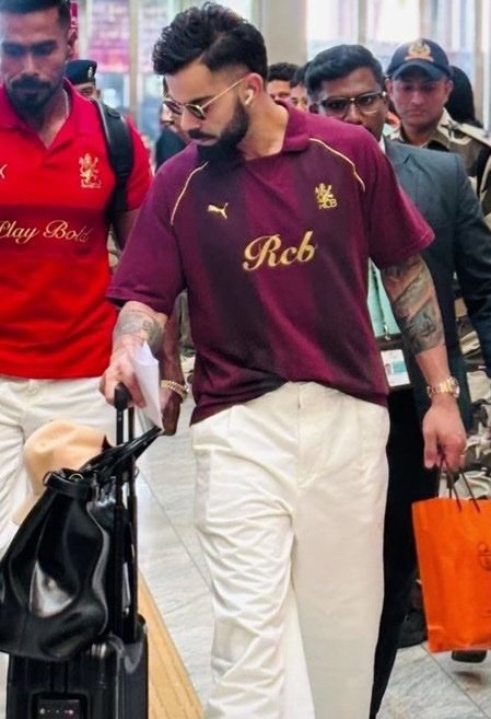 sleepyxoxoheads's tweet image. the sauce the aura virat kohli carries in every jersey 😩-