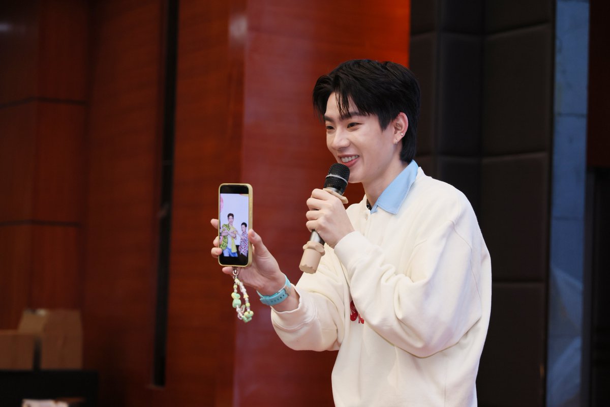 Sasa_X2109's tweet image. Hi Handsome 💚💚💚

官方花絮图

#OffFSinGuangzhou 
#ออฟจุมพล #OffJumpol