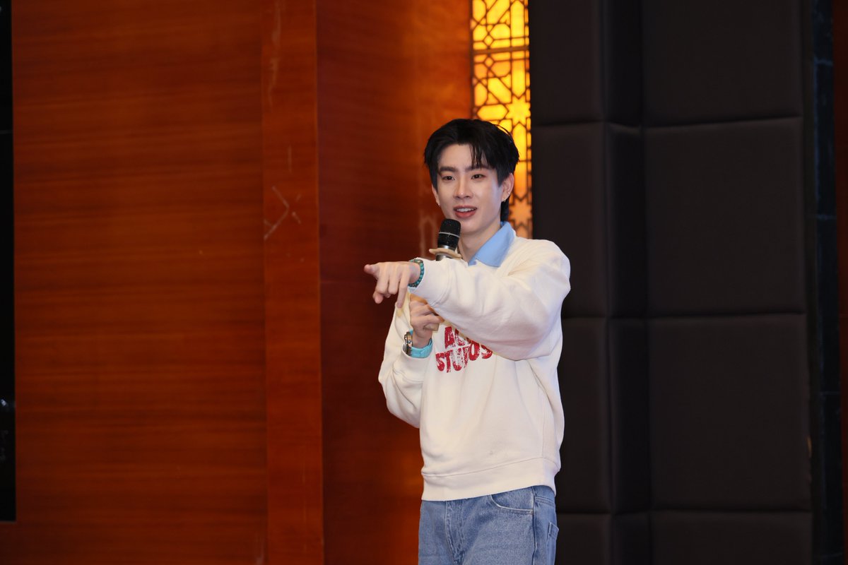 Sasa_X2109's tweet image. Hi Handsome 💚💚💚

官方花絮图

#OffFSinGuangzhou 
#ออฟจุมพล #OffJumpol