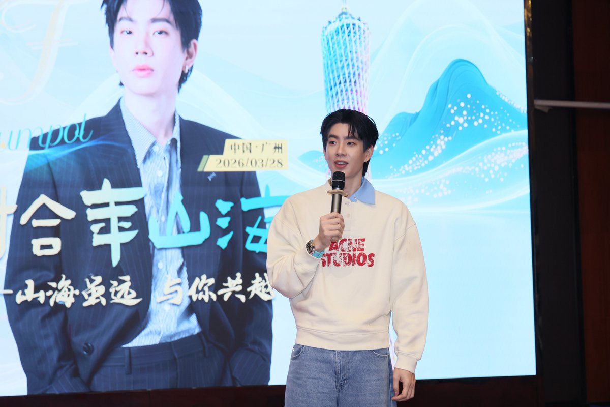 Sasa_X2109's tweet image. Hi Handsome 💚💚💚

官方花絮图

#OffFSinGuangzhou 
#ออฟจุมพล #OffJumpol