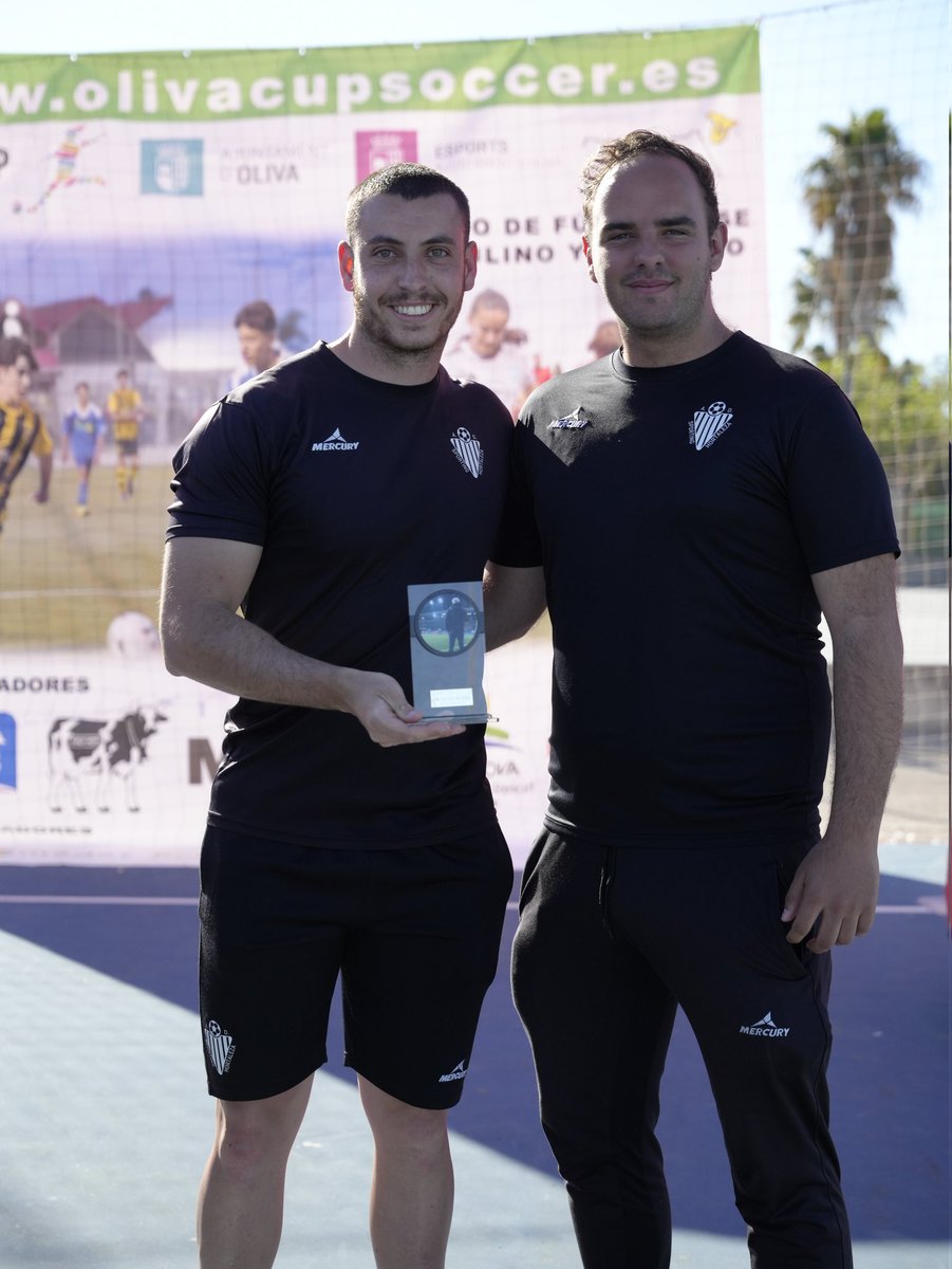 🏆 MEJOR ENTRENADOR <a href="/secondcoach/">SecondCoach</a> | Oliviacupsoccer 2026 - Edición Primavera
👏 Enhorabuena a Iván Carvajal, entrenador del @sportinghotaleza , por alzarse con el premio Second Coach al mejor entrenador del torneo.
Un premio más que merecido. ¡Enhorabuena, míster!