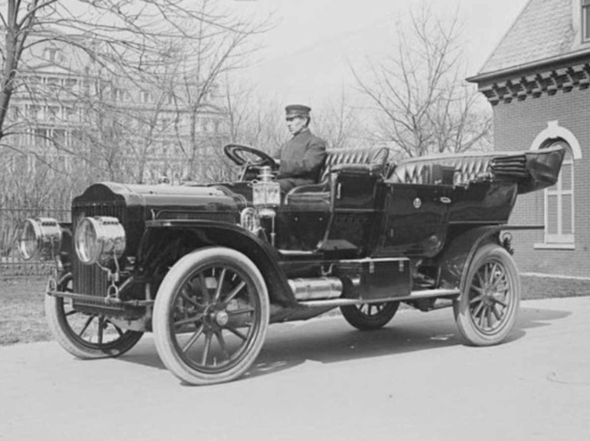PrezWisdom's tweet image. The first “Presidential Car” - used by William Howard Taft 🇺🇸 

#POTUS 🚙