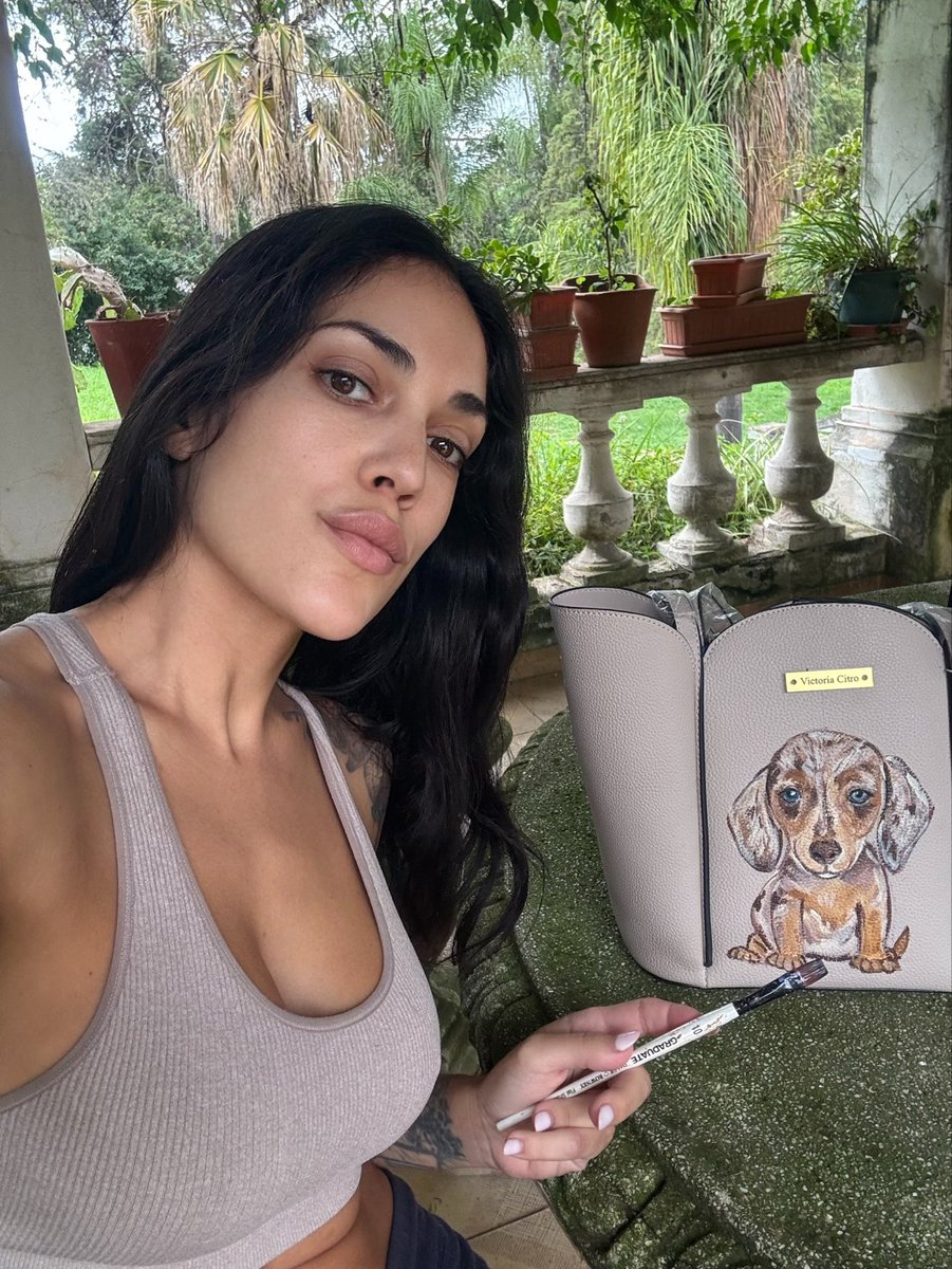 VictoriaCitro tweet media