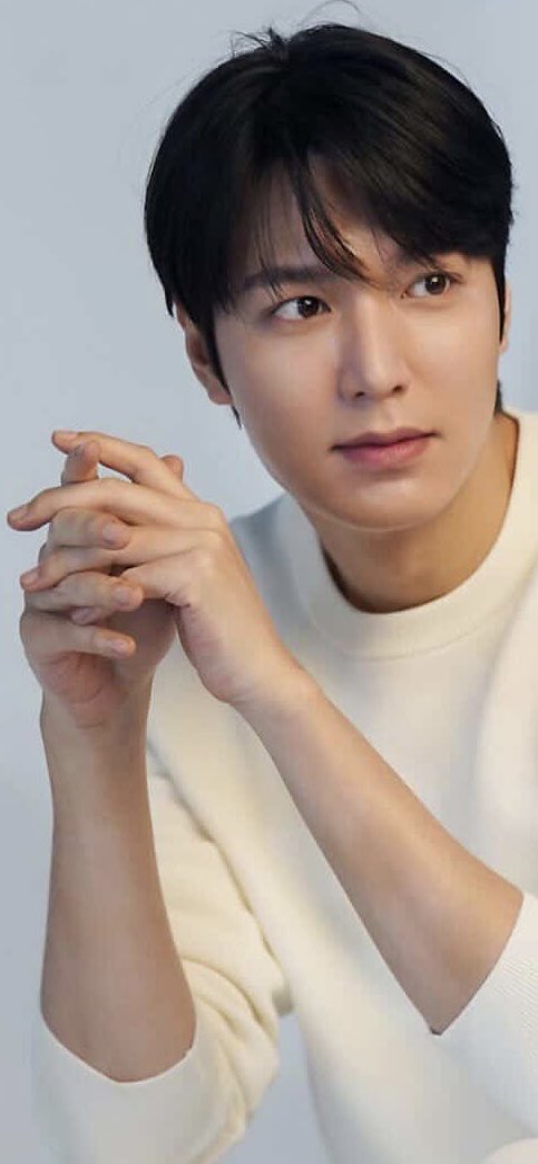 The way I love his bare hands needs to be scientifically studied! 
So so so beautiful 😮‍💨😮‍💨😮‍💨
Poetry in motion…

#LeeMinHo