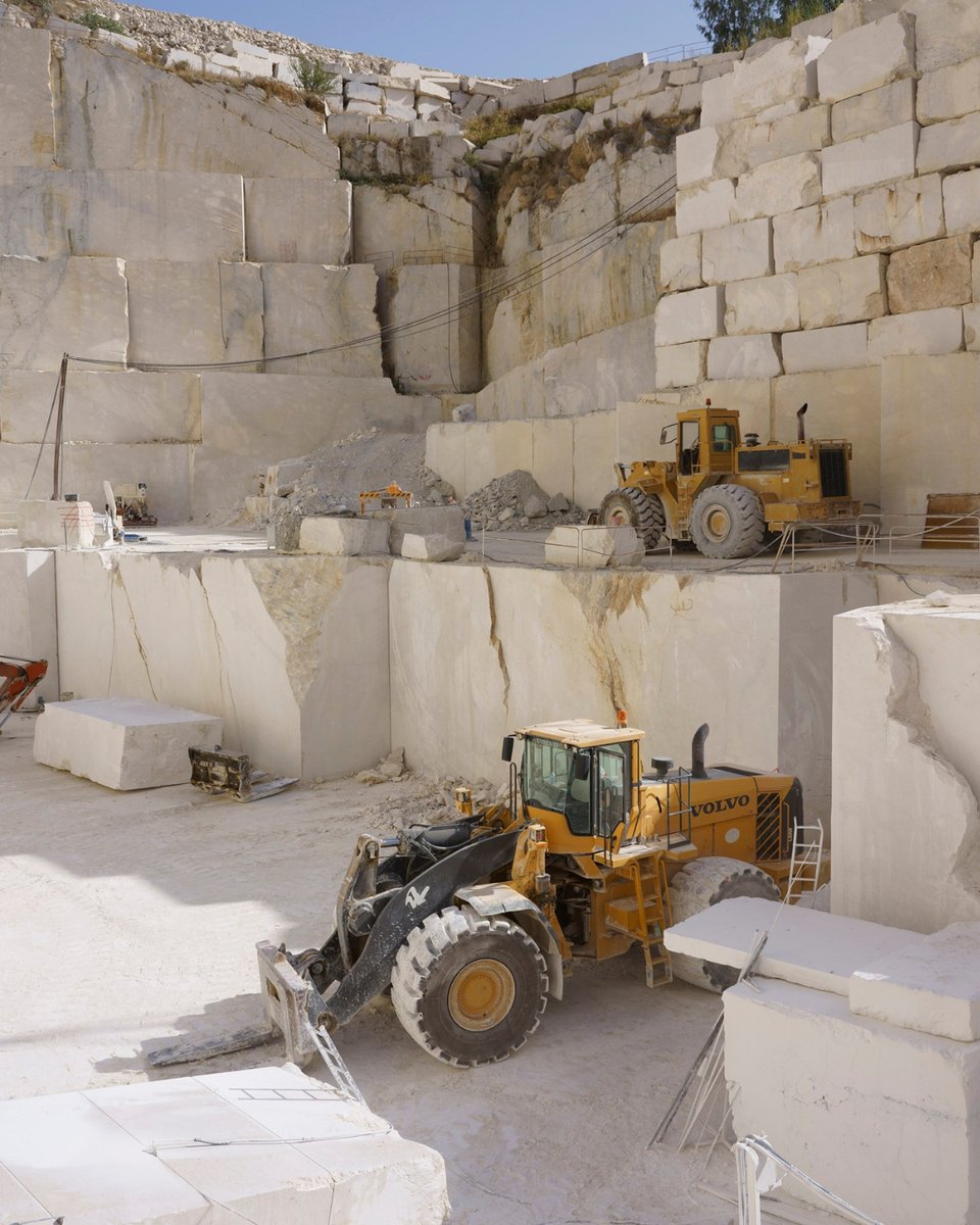 TriangleTireUSA's tweet image. Built for the toughest jobs, the Triangle TL535S+ OTR radial delivers maximum protection when conditions get severe. Extra-deep tread helps provide long wear, strong traction, and better flotation. #otrtires #constructionsite #miningequipment monkeylink.co/afff80