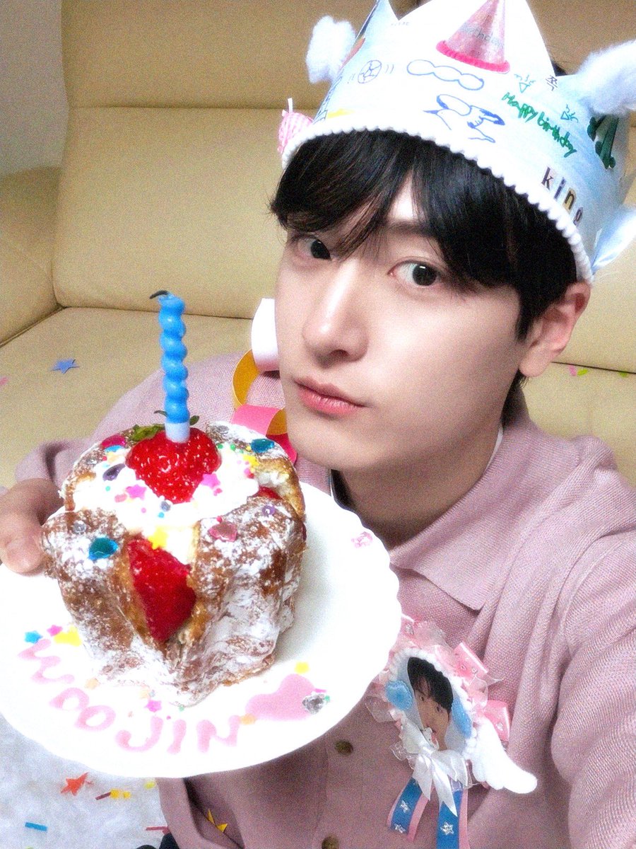 [📸]

고스티! 생일 축하해 줘서 고마워요

#LEEWOOJIN #이우진 #HBD_WOOJIN
#HAPPY_WOOJIN_DAY
#GHOST9 #고스트나인