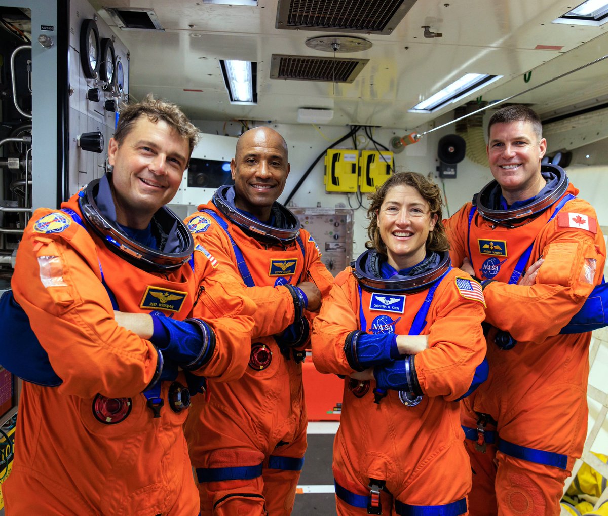 Chris Hadfield tweet media