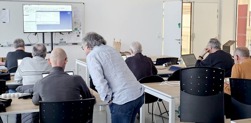 framboise314's tweet photo. #FabLabUtoPi de @villeducreusot  modélisation de pièces complexes et assemblage sous #FreeCAD  1.0. Le point fort : notre animateur Christian pilote la session sur un #RaspberryPi5 ! Preuve qu'on peut faire de la CAO performante sans PC de course. https://t.co/MqKxJR9bCy