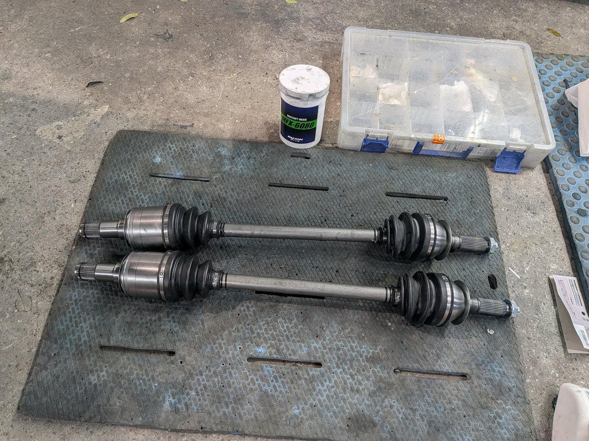 narukatsu1's tweet image. 今夜のTCレッカーBonsai Racingは🌙

ナルカツ式、低フリクションドラシャ
ステージⅣ　完成です👍️
ちょっとだけ細工追加仕様で😘

86ターボさんに1シーズン使ってもらってデータ収集します🫡

ちなみに去年組み込んだ試作型も
通常の4倍ぐらい長持ちして
未だに異音もガタも無しみたいです🥰