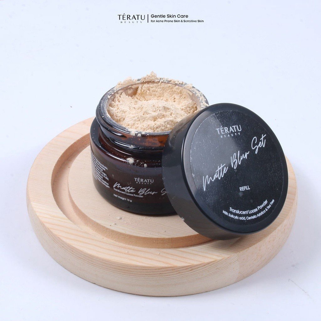 dladkt's tweet photo. salah satu bedak favorit aku untuk daily, bedak teratu matte blur set. Mukaku jadi fresh kayak habis mandi. Dia ada kandungan salicylic acid, centella asiatica, tea tree dan tidak mengandung perfume tambahan apapun. 
https://t.co/cEMad9BAKE

#bedak https://t.co/L7uHphWdTc