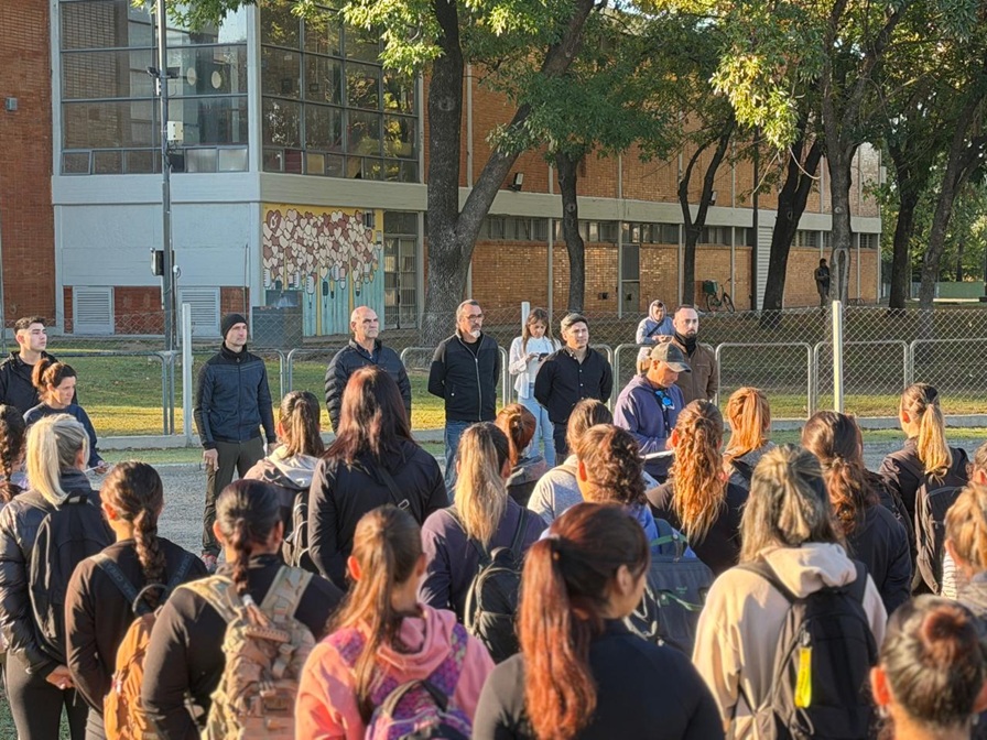 Más de 400 aspirantes realizaron las pruebas aeróbicas para ingresar al Cuerpo de Prevención Comunitaria.
Las mismas se realizan durante tres jornadas en el polideportivo municipal bajo la supervisión de funcionarios municipales y con la colaboración de instructores de la policía