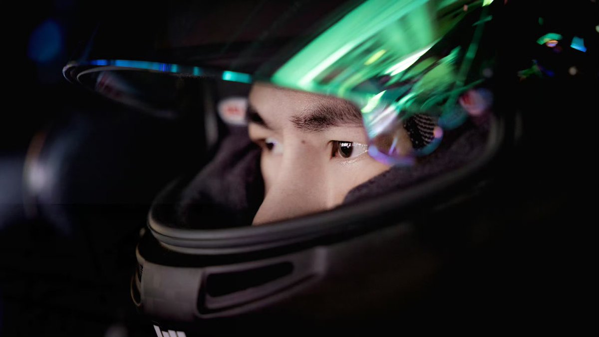 YIBO Official มาลงรูปเพิ่มอีกแล้วววว สรุปวันนี้ลงไป 24 รูป พร้อมแคปชั่นว่า พรุ่งนี้ก็ฝึกซ้อมอีกเป็นกำลังใจให้พี่แปดห้ากันค้าบ
 #85RACING
#YIBO85
#WangYibo