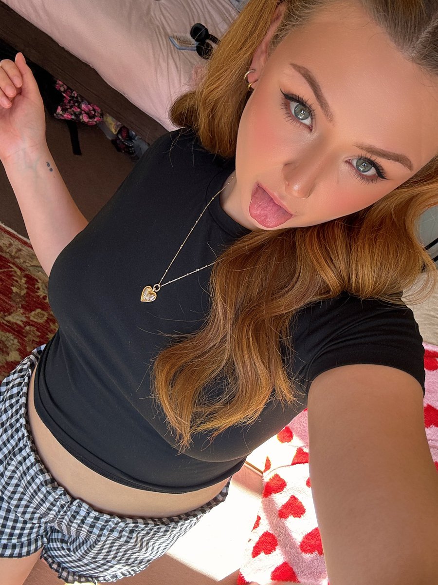 Goddess Mila 🦋💅 tweet media