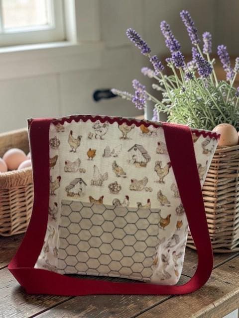 sewingfromsammy's tweet image. 🔥 Looking for a unique tote bag? Check out Chickens &amp;amp; Charm: Handmade Quilted Tote Bag! Perfect blend of style and functionality. Shop now at sassychickscrafting.com/products/chick… #handmade #totebag