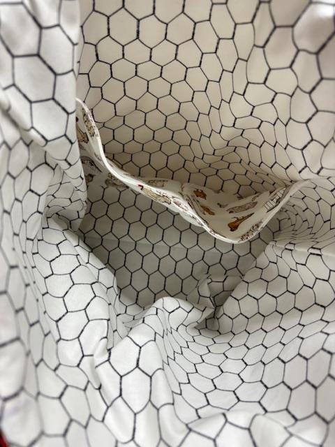 sewingfromsammy's tweet image. 🔥 Looking for a unique tote bag? Check out Chickens &amp;amp; Charm: Handmade Quilted Tote Bag! Perfect blend of style and functionality. Shop now at sassychickscrafting.com/products/chick… #handmade #totebag