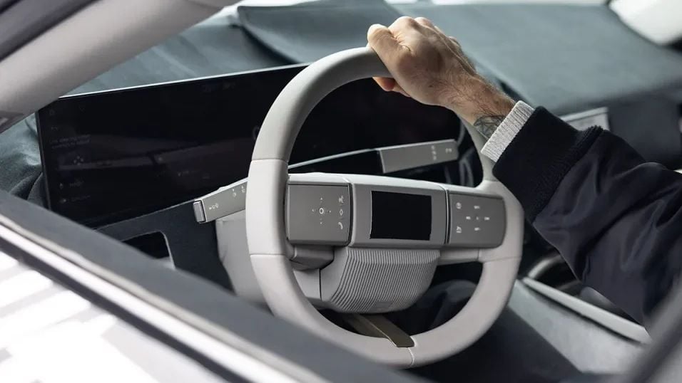 Autovisie's tweet photo. Plastic fantastic! Jaguar grijpt terug op jaren zeventig voor nieuwe, elektrische โType 00โ https://t.co/Za37y2UgvV https://t.co/nWT7KY2v89
