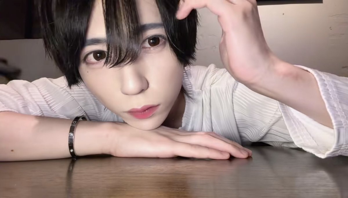 あやと tweet media