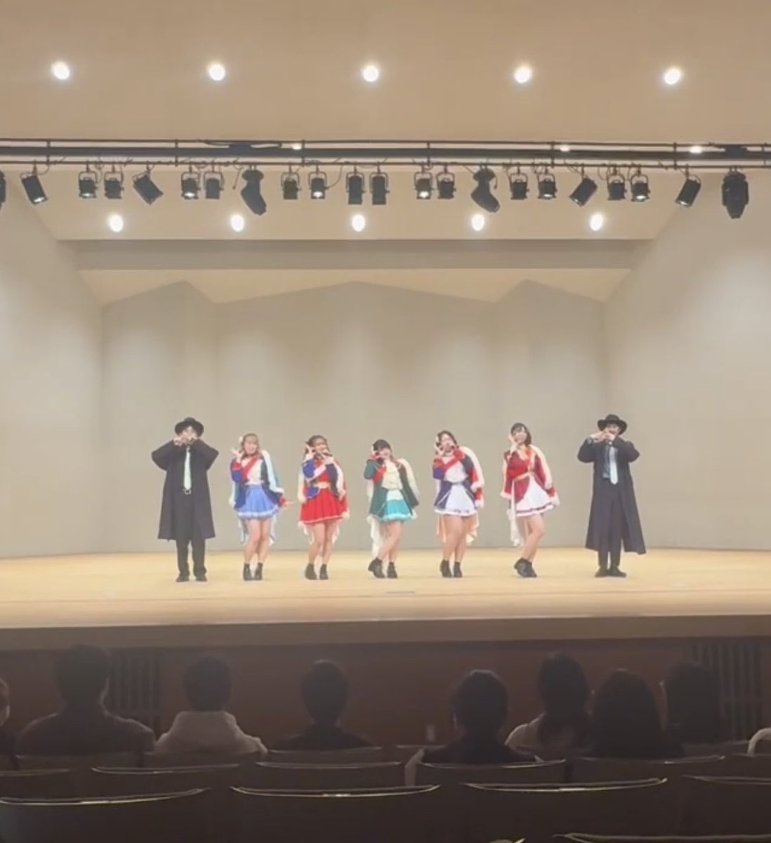 本日は、声優アクティングコースオリエンテーションでのステージ、ありがとうございました！急遽最後ではなく最初になりましたが、手拍子やペンライトなどでの応援、嬉しかったです❣️

#名古屋芸術大学 #声優アクティングコース #iCANDY #iRain