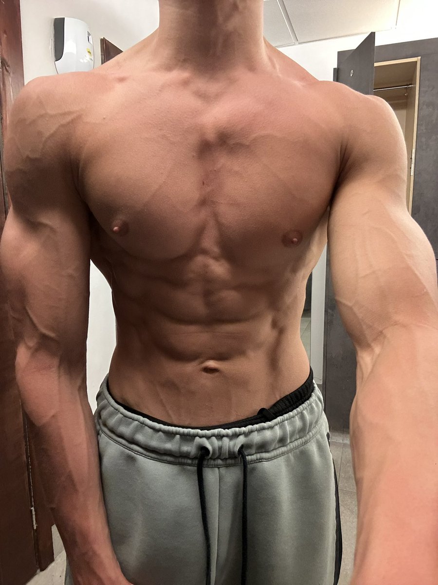 Judedavis2004's tweet photo. Only way is up 💪 https://t.co/bmo5IUiGWJ