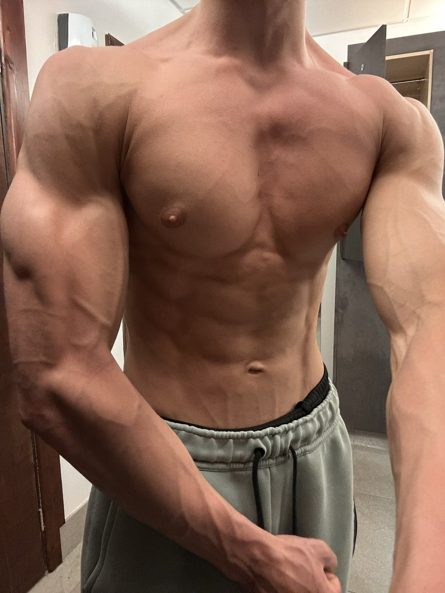 Judedavis2004's tweet photo. Only way is up 💪 https://t.co/bmo5IUiGWJ
