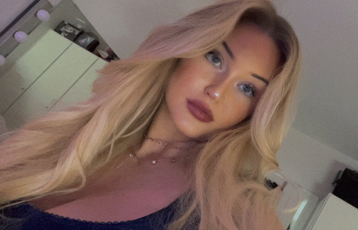 iScream_Queen's tweet image. Day 7. Uptime 144 hours. Hours left so far 44. 

Almost reached the Harry Potter marathon goal!
Come hang!
Twitch.tv/iscreamqueen