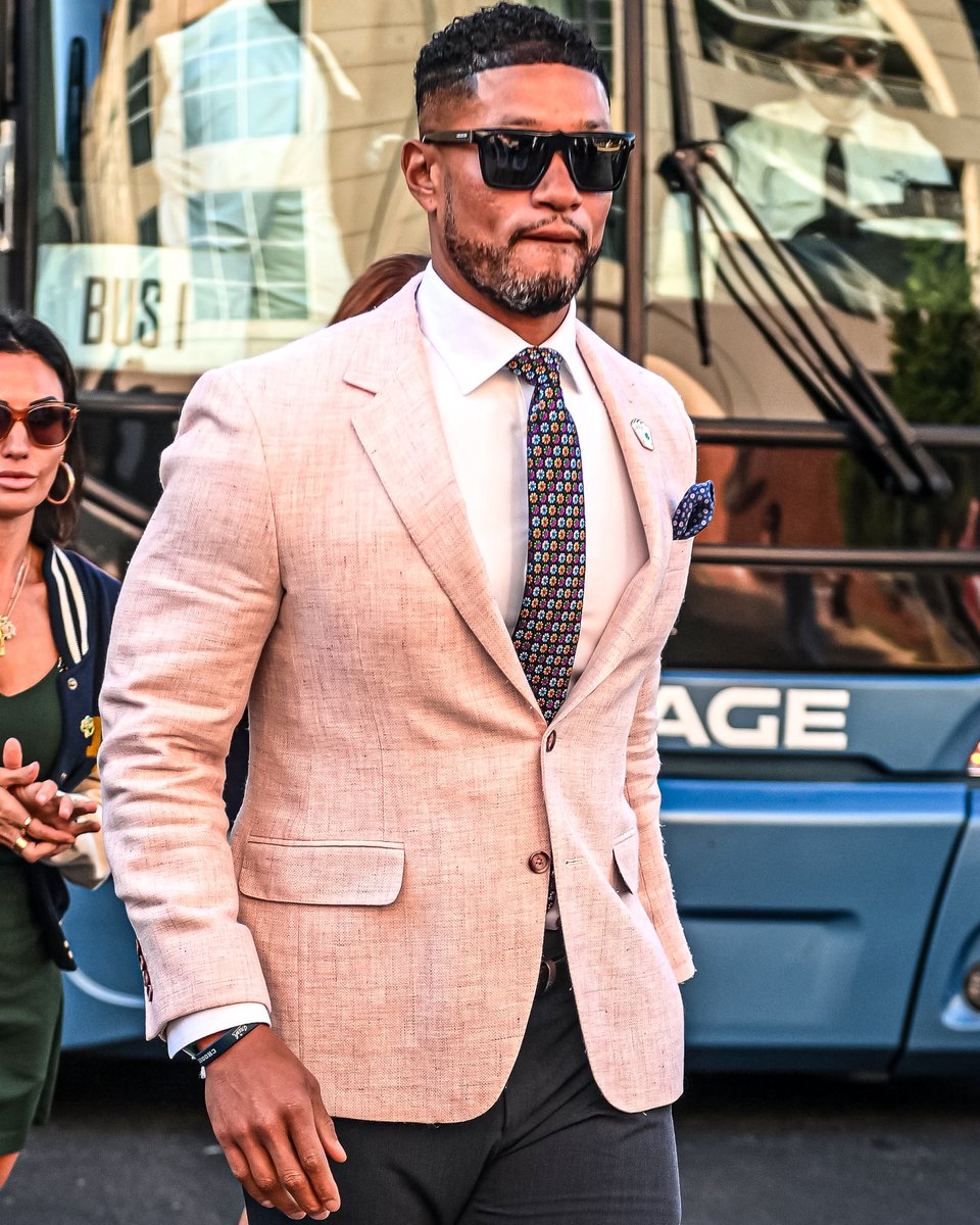 Bussin' With The Boys tweet media