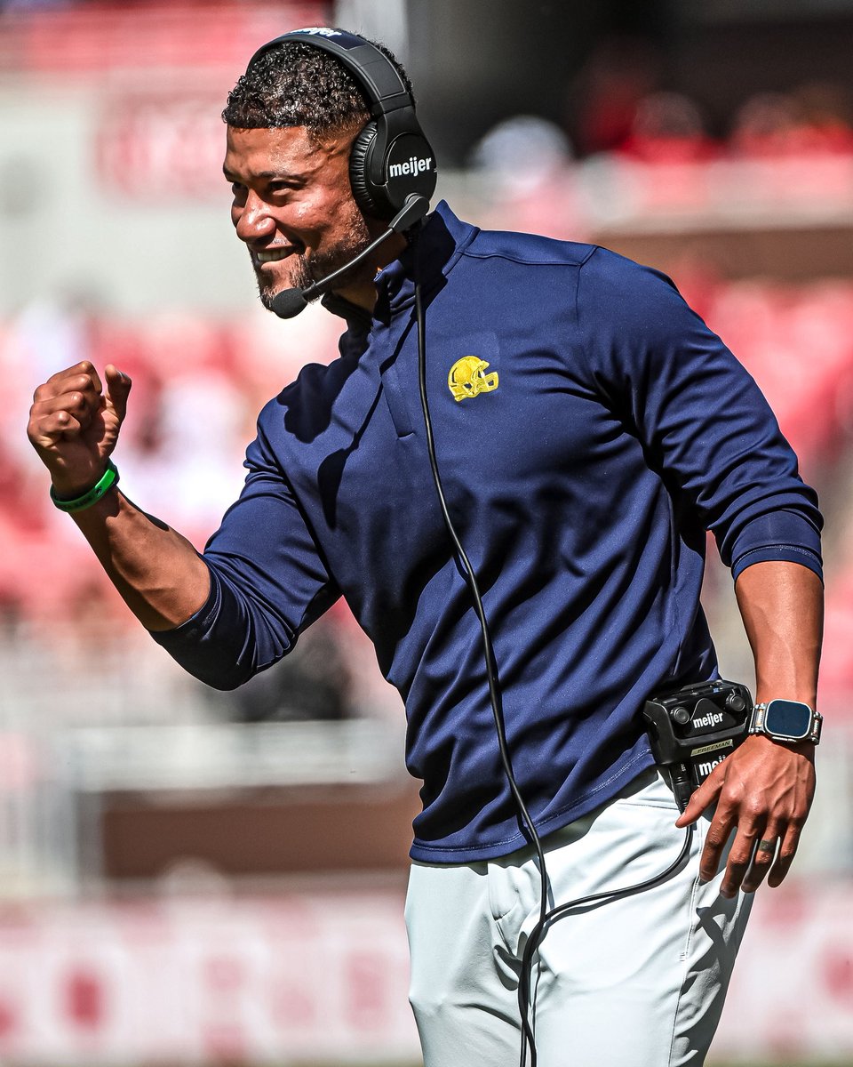 Bussin' With The Boys tweet media