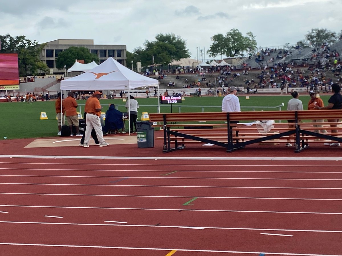 ColeKennedy94's tweet image. Also competed in shot put @TexasTFXC Texas Relays last weekend!! #HookEm Tough rainy conditions. Finished 15th out of 30 against best throwers in Texas!! #Compete 

District Meet this week! #StingEmJackets

@beau_throws @nationalthrows @var_austin @PrepRedzoneTX