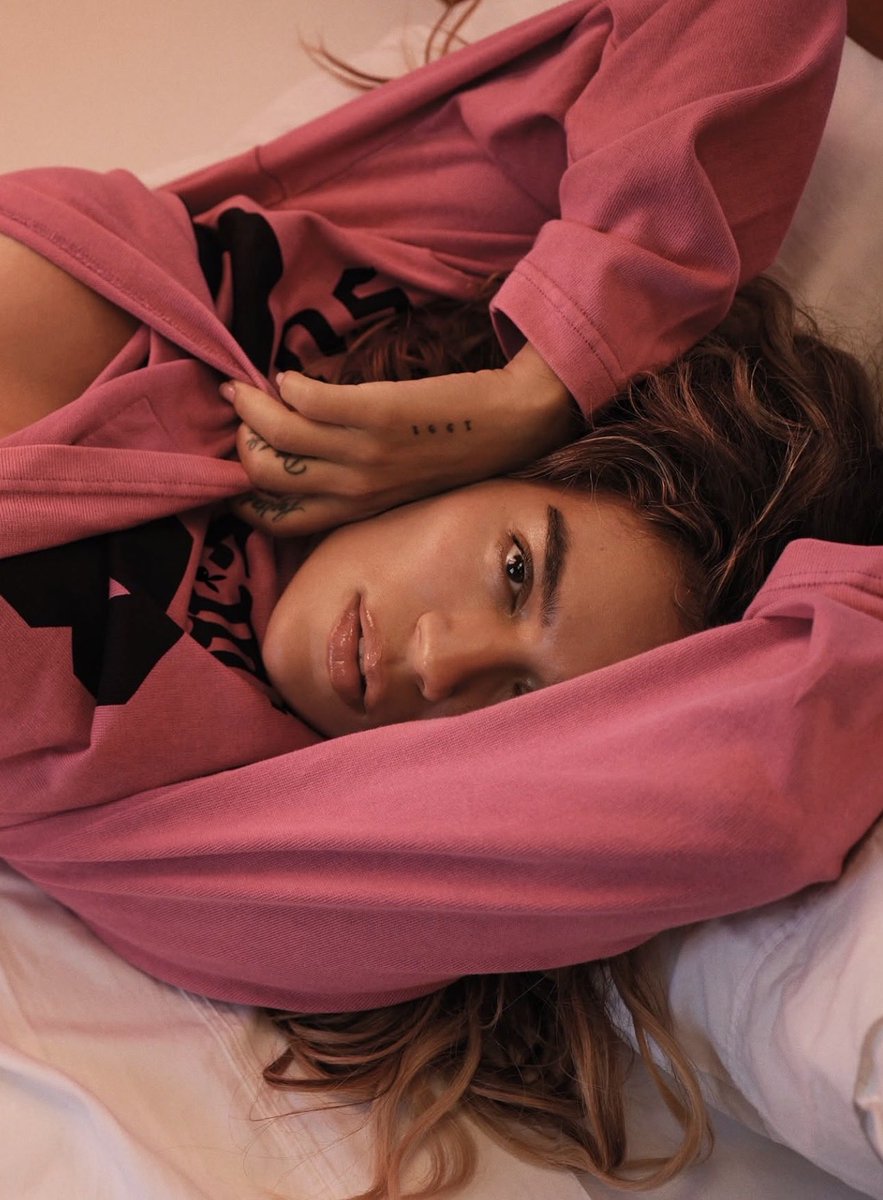 Karol G España tweet media