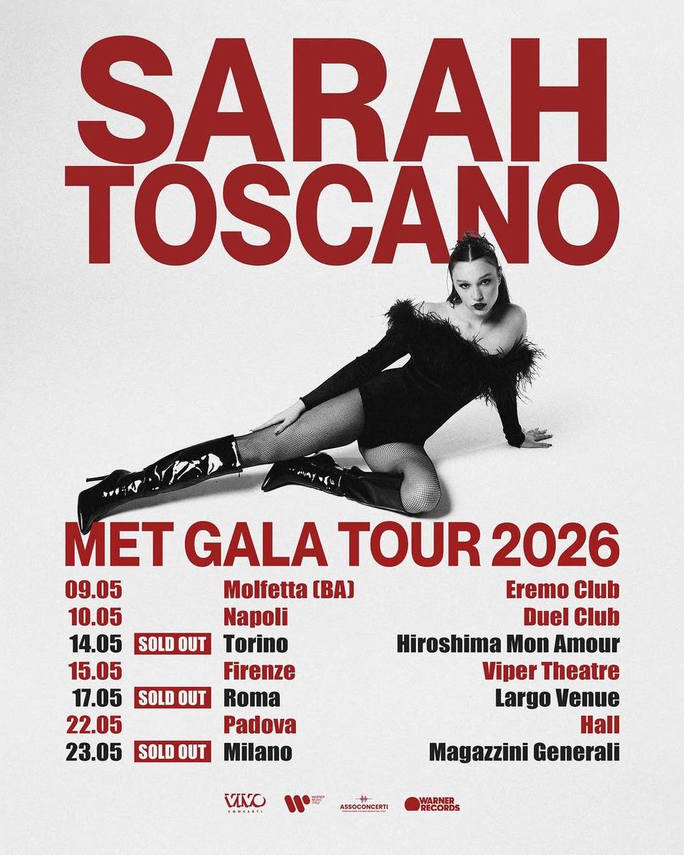 La mia floppettara Sarah Toscano, che per i grandi intenditori che abbiamo in Italia sarebbe dovuta durare tre mesi dopo la vincita di amici, dopo aver anche debuttato come attrice e aver monopolizzato la prima posizione su netflix, ha messo a segno un altro sold out. SI GODE.