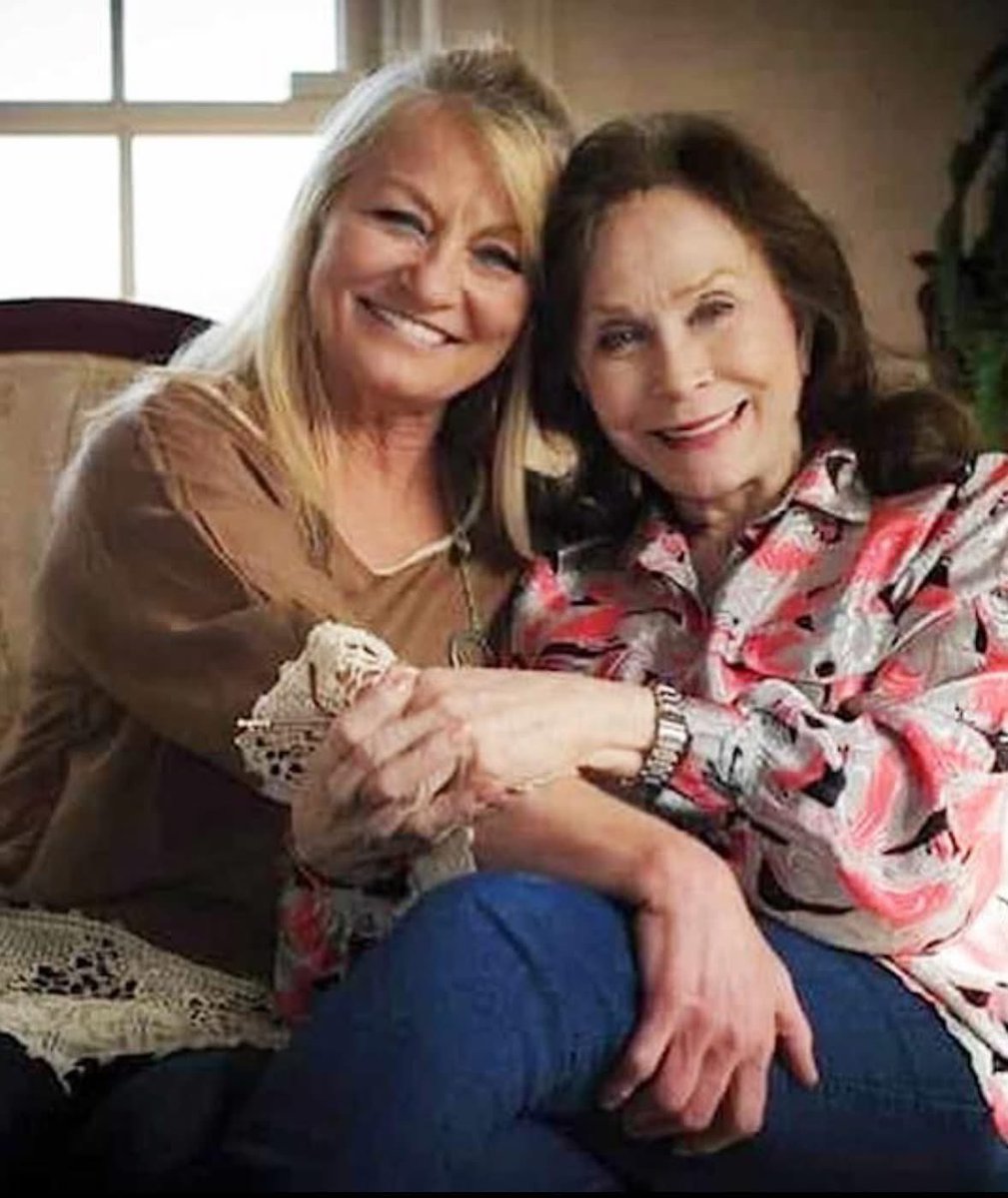 Loretta Lynn tweet media