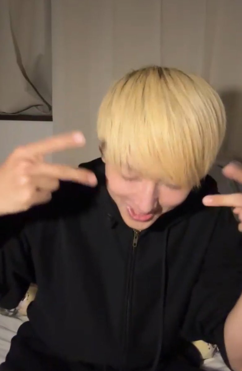 マカはる tweet media