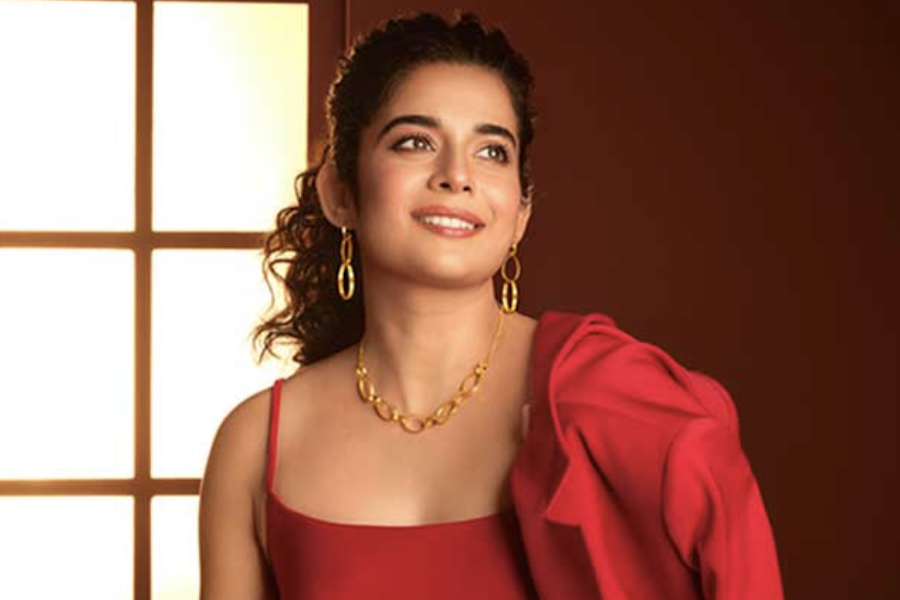 BollywoodH's tweet image. #MithilaPalkar Expresses #Excitement Working With #Bollywood Veterans in #BhoothBangla

tinyurl.com/dduw559d