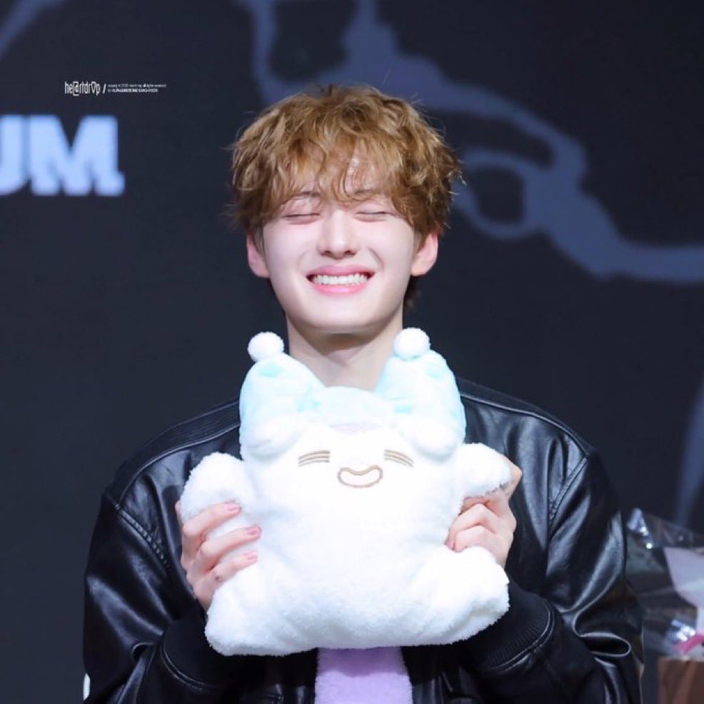 𝑆𝐻𝐸𝐿𝐿𝑌 tweet media