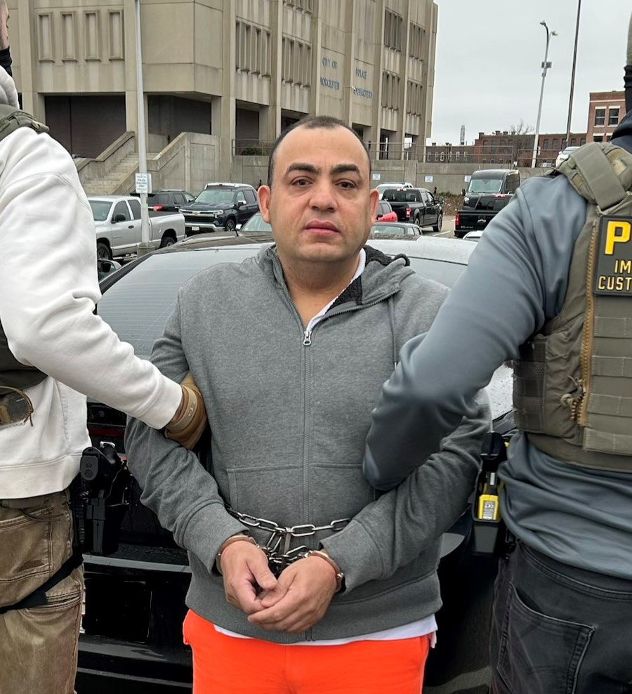 Bill Melugin tweet media