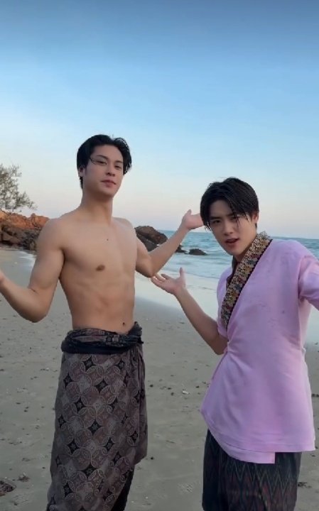 veronica tweet media