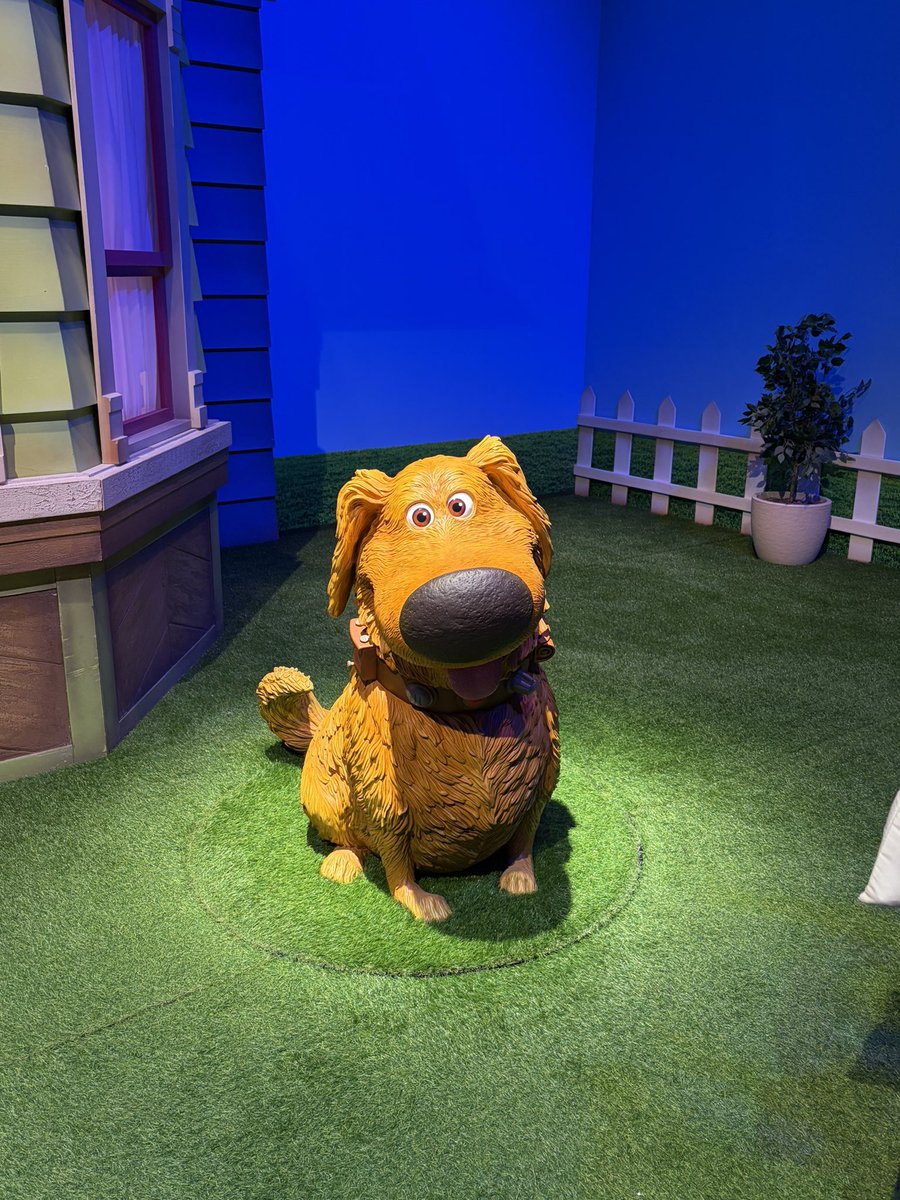 JGC_Tropical's tweet photo. 大好きなキャラクター達に会えてとても良かったです！
※ダグかわいい😍🐕
#ピクサーの世界展 https://t.co/4Paes3nMmu