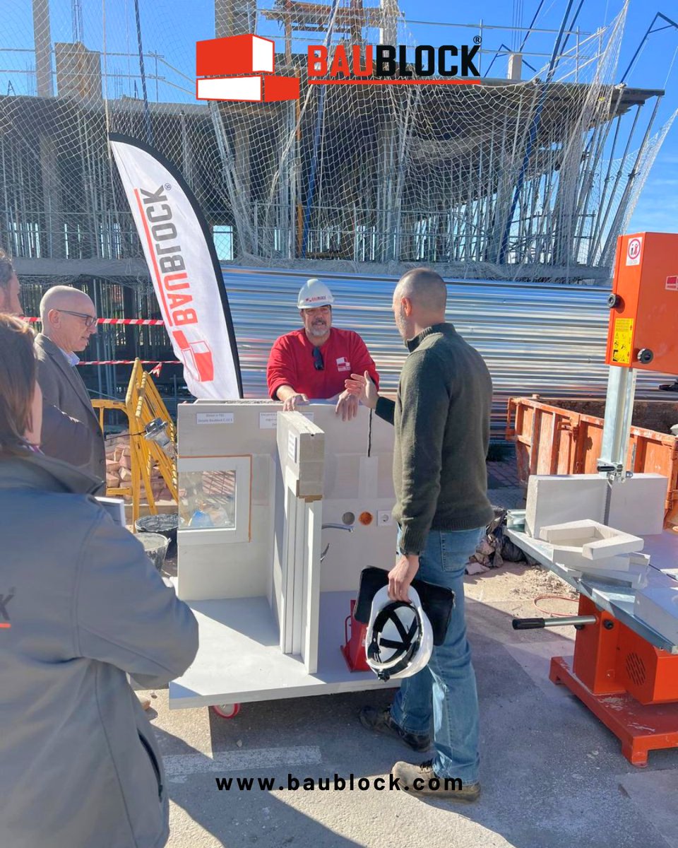 Baublock tweet media