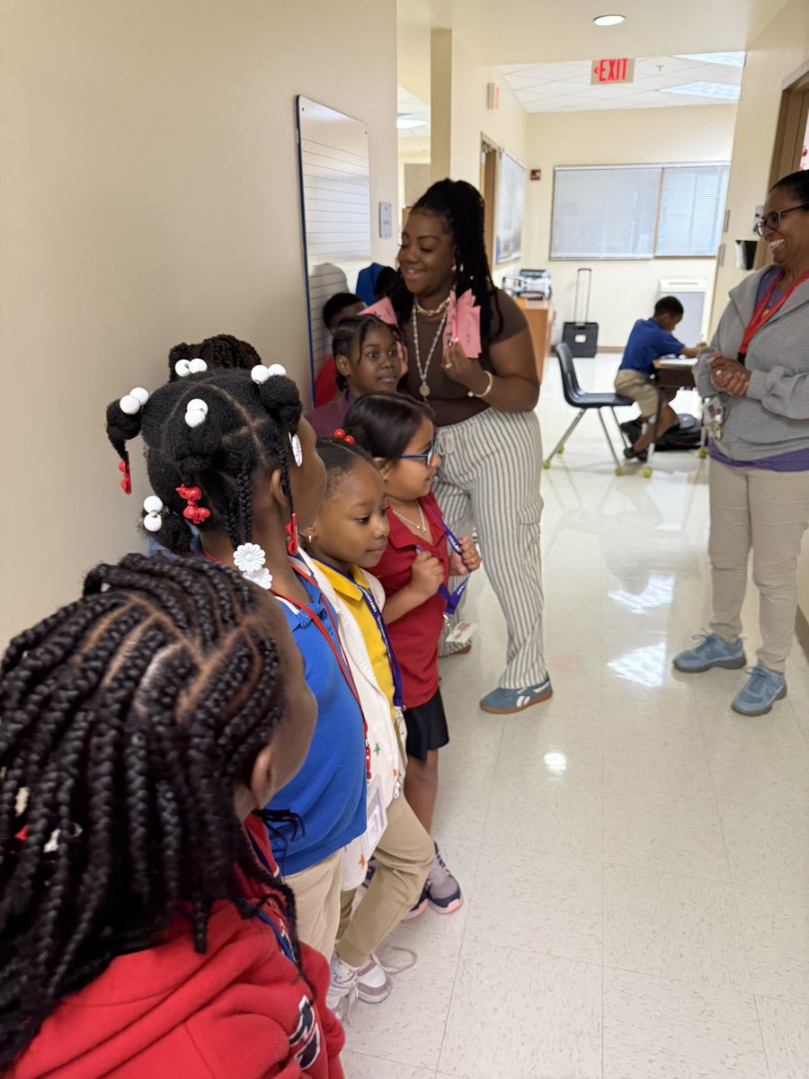 Village Oaks Elem tweet media