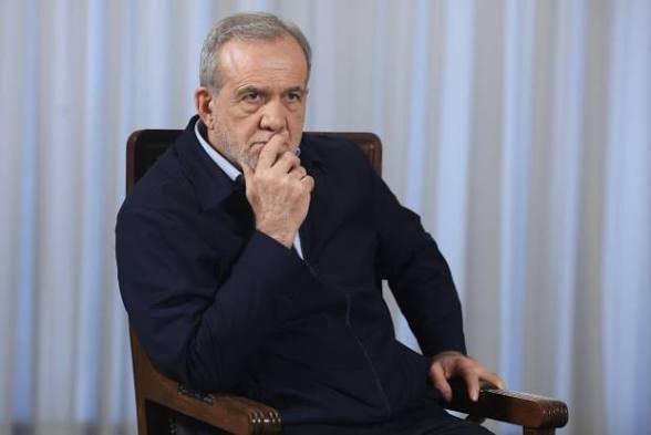 PublicNewsX's tweet photo. NEW: Iran’s President Masoud Pezeshkian has registered for the “Jan Fada” campaign, declaring he is ready to sacrifice his life defending Iran.

Over 14 million Iranians have reportedly signed up, pledging to serve if invaded. 

#Iran #JanFada #Pezeshkian https://t.co/epeh2eTR7f