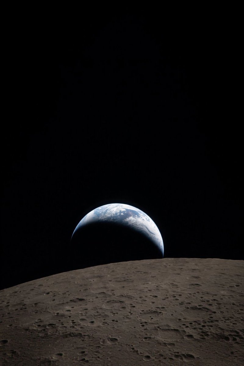 NatureScienceA1's tweet image. Earthset. 
 
The Artemis II crew captured this view of an Earthset on April 6, 2026, as they flew around the Moon.
 
The image is reminiscent of the iconic Earthrise image taken by astronaut Bill Anders 58 years earlier as the Apollo 8 crew flew around the Moon. The Apollo 8