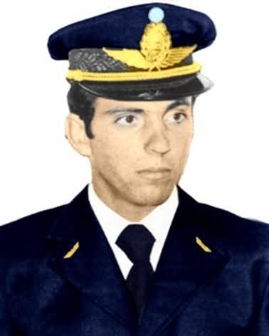 El día 7 de abril 1957 nacía en Neuquén el Héroe Raúl Jorge E. DE IBAÑES Caído durante el Conflicto del Atlántico Sur de 1982.
Al cumplirse un nuevo aniversario de su natalicio lo recordamos y le enviamos un abrazo fraterno a su familia.
¡Besos al cielo a nuestro Héroe!