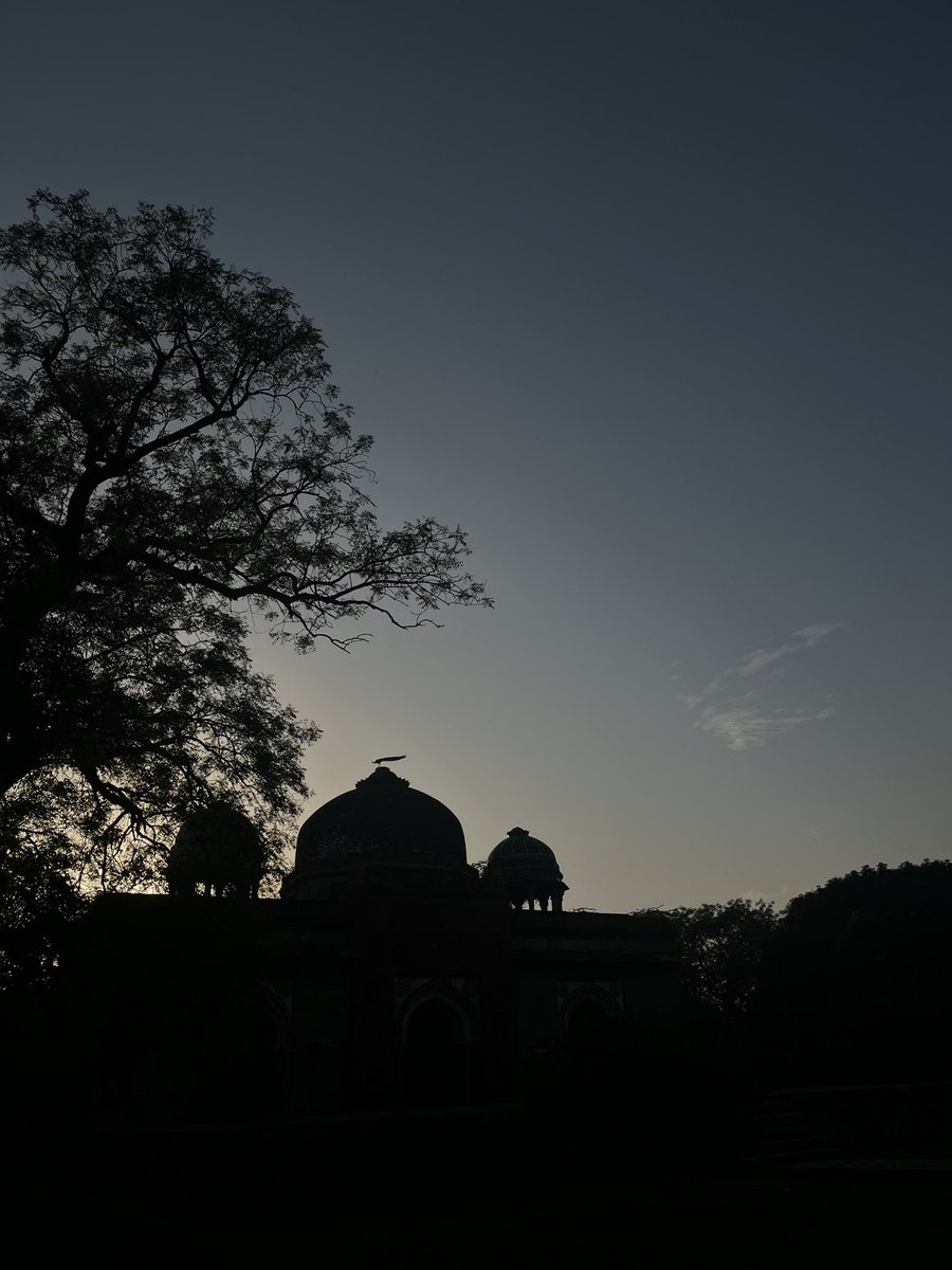 samrthyawn's tweet photo. at my friend’s crib (Humayun Tomb) https://t.co/DIv2v6eJQg