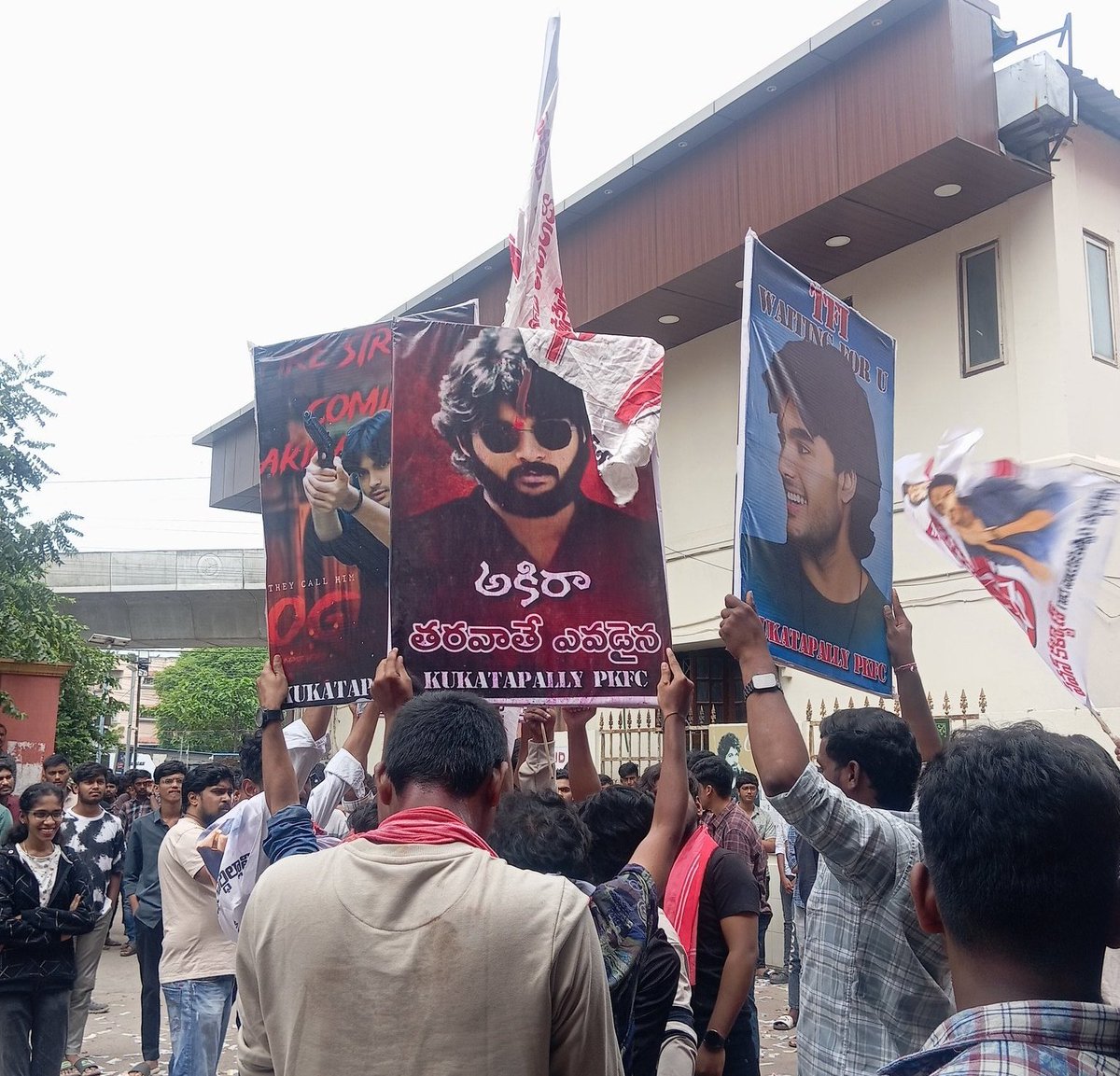 Nuvvu entry isthe chaalu <a href="/thechordfather/">thechordfather</a> 🥹 rule cheyyataniki ready ga unnam 🥵

#HBDAkiraNandan