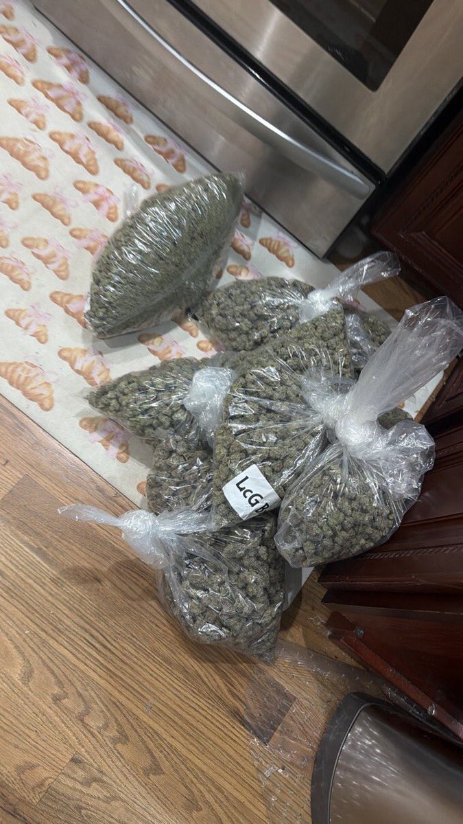 Collins23457's tweet photo. “Don’t sleep on Denton drop! 🔥 Purple Haze &amp; gas heavy in Denton 940, Lewisville, Flower Mound ⛽️ Bulk Purple Haze, discreet. DM "GAS TX" now 💨 #TXWeed #DentonWeed #940Weed #DFWWeed #TexasWeed #PurpleHaze #PurpleHazeTX #TXPlug” https://t.co/YpYEnA3uDj