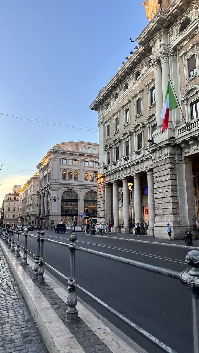 Vibrant Aesthetics tweet media