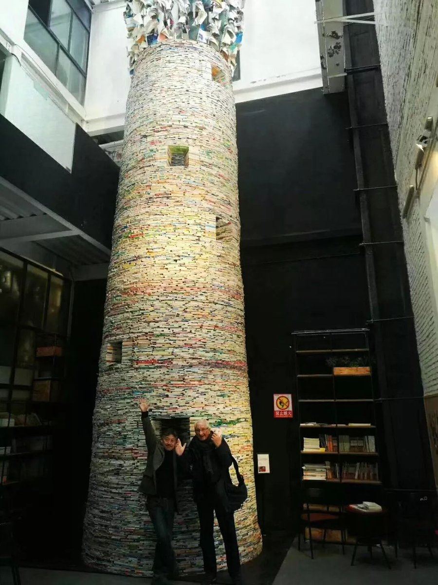 SayedSa86080925's tweet image. "Fold, glue, u0026 love—turning old book pages into whimsical paper flowers  #HandmadeWithHeart #PaperCraftMagic"