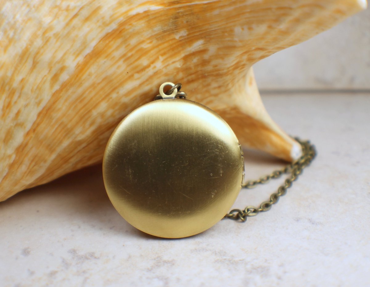 charsfavorite's tweet image. Capture your cherished moments in our stunning Pink Glass Fire Opal Photo Locket for only $35.00! Elevate your style and keep memories close. #JewelryDesign #PersonalizedGifts

Shop Now charsfavoritethings.com/products/13pin…