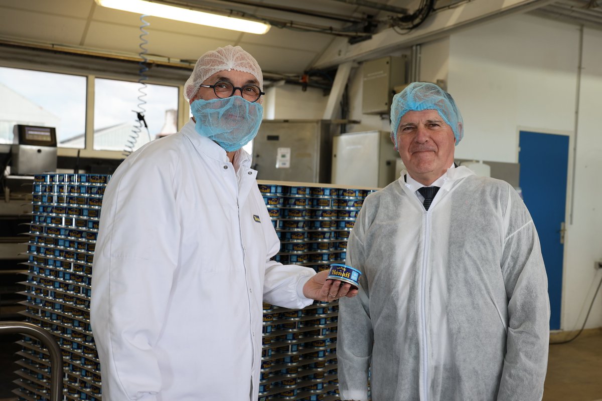 Prefet29's tweet image. #Entreprises | Visite des locaux de l’entreprise Hénaff à Pouldreuzic

Le préfet du Finistère, Louis Le Franc, s’est rendu la semaine dernière au sein de l’entreprise familiale Hénaff, acteur emblématique de l’agroalimentaire breton.

Au programme de cette visite : échanges avec