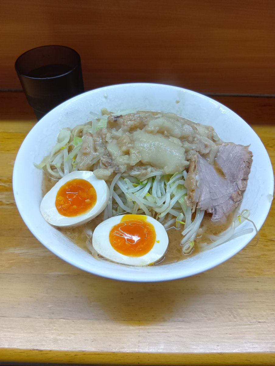 2026/04/06
ラーメン二郎 立川店
ラーメン少なめ、味玉、ヤサイ少なめ、アブラ

立川二郎さんは、個人的に麺、豚、スープのバランスが良く、アブラもGOOD！

最近、あの方を見かけないけど、どうしたのだろう？🤔